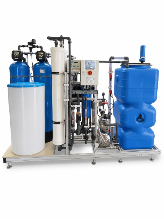 Vollentsalzungsanlage 1 m³/h<br>mit Doppelenthärtung<br>Inkl. Tank und Druckerhöhung